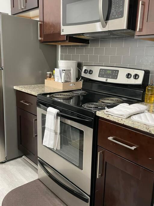 Cozy, High Rise, Large Studio Facing Downtown . Appartement Baltimore Buitenkant foto