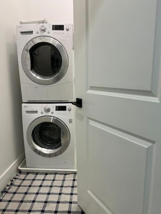 Cozy, High Rise, Large Studio Facing Downtown . Appartement Baltimore Buitenkant foto