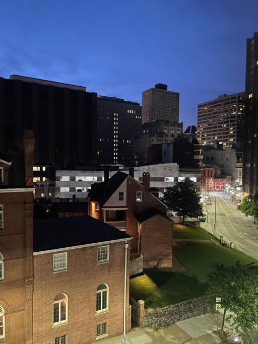 Cozy, High Rise, Large Studio Facing Downtown . Appartement Baltimore Buitenkant foto