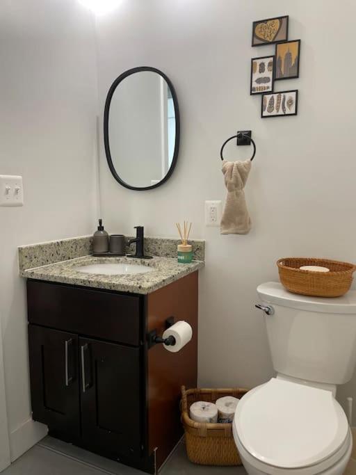 Cozy, High Rise, Large Studio Facing Downtown . Appartement Baltimore Buitenkant foto