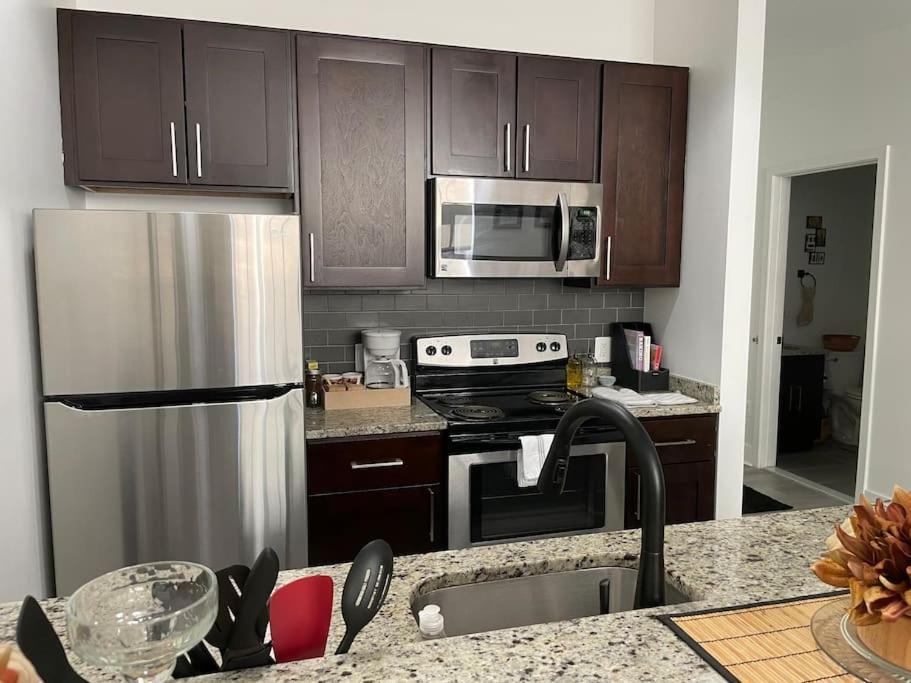 Cozy, High Rise, Large Studio Facing Downtown . Appartement Baltimore Buitenkant foto