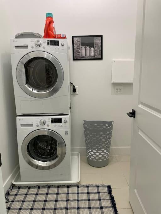 Cozy, High Rise, Large Studio Facing Downtown . Appartement Baltimore Buitenkant foto